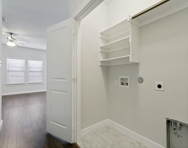 2201 Paxton Way - Photo Thumbnail 23