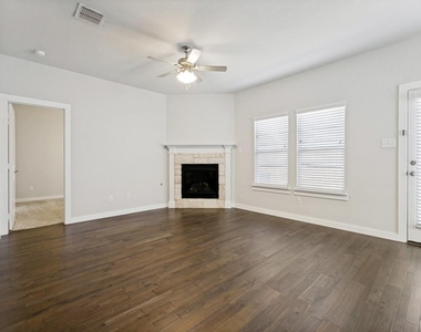 2201 Paxton Way - Photo Thumbnail 7