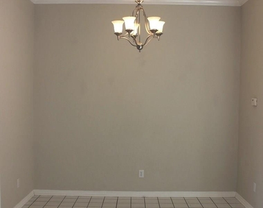 1303 S 5th Street - Photo Thumbnail 2