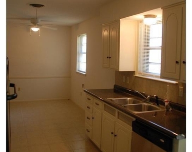 409 Wilshire Drive - Photo Thumbnail 5