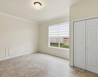 3705 Menard Drive - Photo Thumbnail 16