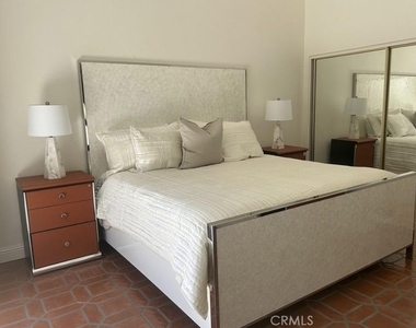 22 Calle Escala - Photo Thumbnail 8
