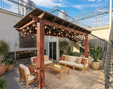 312 W 5th Street - Photo Thumbnail 16
