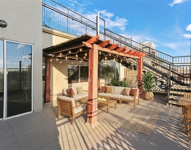 312 W 5th Street - Photo Thumbnail 14