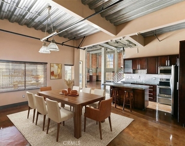 312 W 5th Street - Photo Thumbnail 4