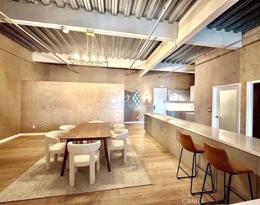 312 W 5th Street - Photo Thumbnail 4