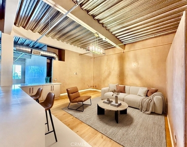 312 W 5th Street - Photo Thumbnail 6