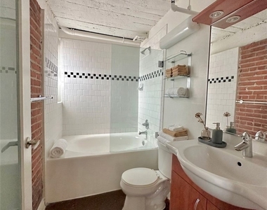 312 W 5th Street - Photo Thumbnail 4
