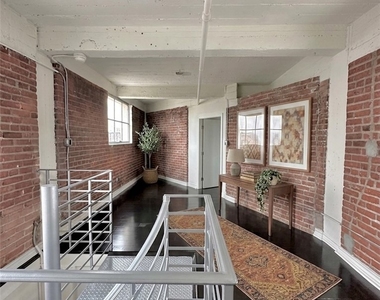312 W 5th Street - Photo Thumbnail 3