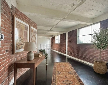 312 W 5th Street - Photo Thumbnail 2
