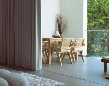 838 N Kings Road - Photo Thumbnail 5