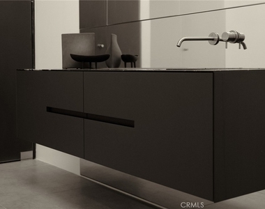 838 N Kings Road - Photo Thumbnail 8