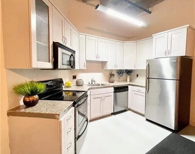 312 W 5th Street - Photo Thumbnail 5