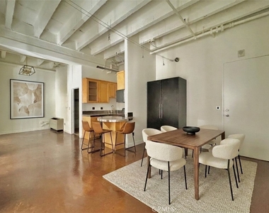 312 W 5th Street - Photo Thumbnail 2