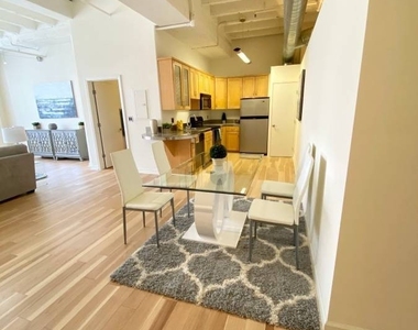 312 W 5th Street - Photo Thumbnail 5