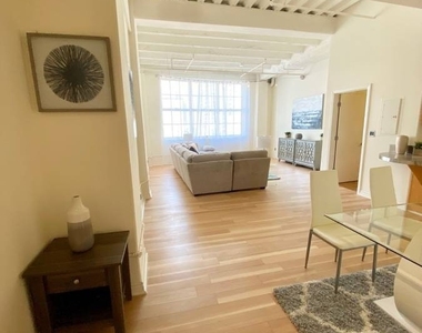 312 W 5th Street - Photo Thumbnail 4