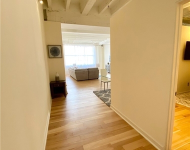 312 W 5th Street - Photo Thumbnail 8
