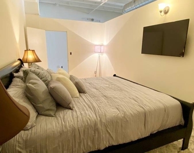 312 W 5th Street - Photo Thumbnail 2