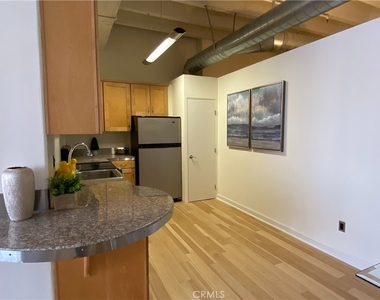 312 W 5th Street - Photo Thumbnail 11