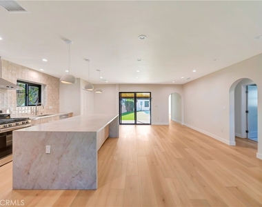 4419 Tyrone Street - Photo Thumbnail 7
