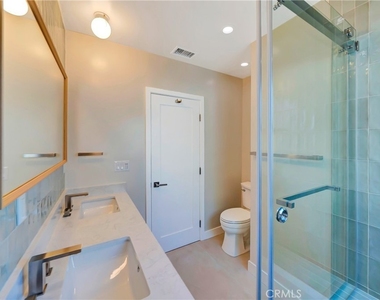4419 Tyrone Street - Photo Thumbnail 20