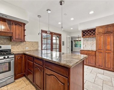 5017 Rubio Avenue - Photo Thumbnail 12