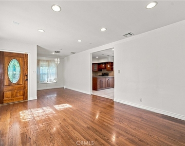 5017 Rubio Avenue - Photo Thumbnail 5