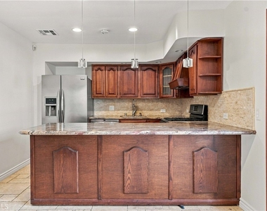 5017 Rubio Avenue - Photo Thumbnail 9