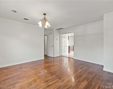 5017 Rubio Avenue - Photo Thumbnail 16