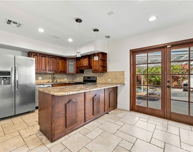 5017 Rubio Avenue - Photo Thumbnail 13