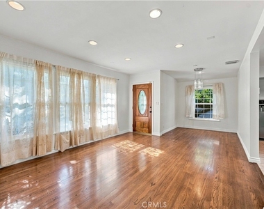 5017 Rubio Avenue - Photo Thumbnail 4
