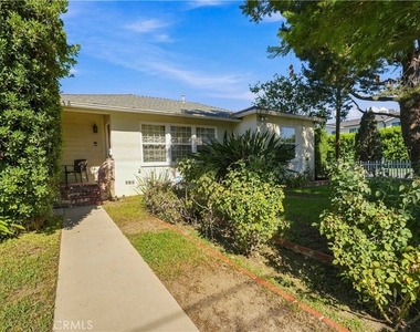 5017 Rubio Avenue - Photo Thumbnail 2