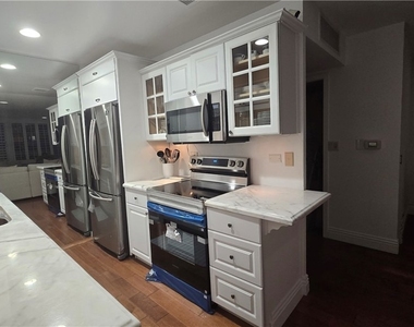 10501 Wilshire Boulevard - Photo Thumbnail 12