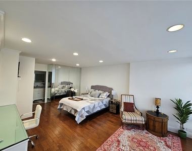 10501 Wilshire Boulevard - Photo Thumbnail 14