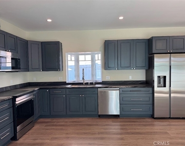 1319 Amapola Avenue - Photo Thumbnail 9