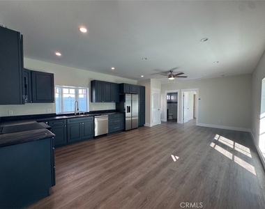 1319 Amapola Avenue - Photo Thumbnail 8