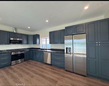1319 Amapola Avenue - Photo Thumbnail 10