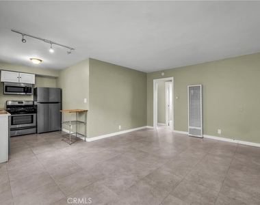 417 N Broadway - Photo Thumbnail 2