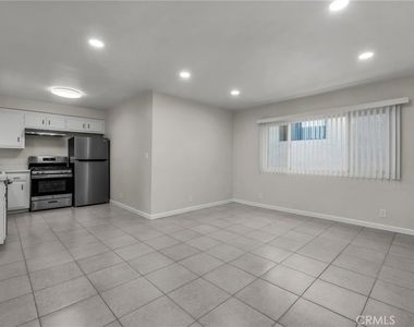417 N Broadway - Photo Thumbnail 1
