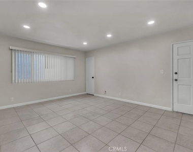 417 N Broadway - Photo Thumbnail 3