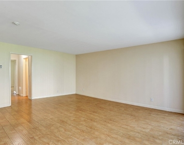 611 S Prospect - Photo Thumbnail 8