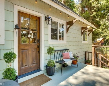 652 E Victoria Court - Photo Thumbnail 1
