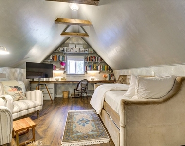 652 E Victoria Court - Photo Thumbnail 9