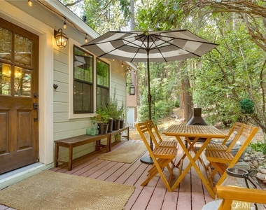 652 E Victoria Court - Photo Thumbnail 18