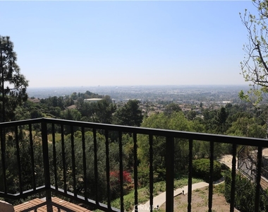 4310 E Terra Vista Ln - Photo Thumbnail 2