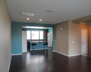 1310 Calabria Street - Photo Thumbnail 7