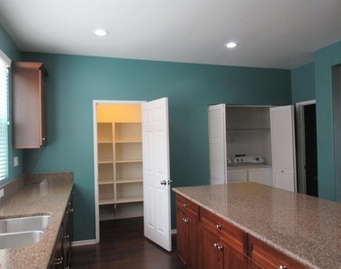 1310 Calabria Street - Photo Thumbnail 11
