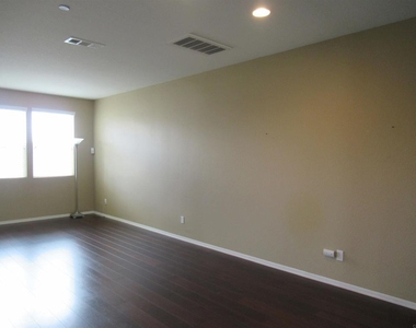 1310 Calabria Street - Photo Thumbnail 8