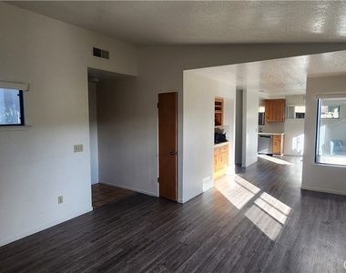 1996 Nevada Court - Photo Thumbnail 4