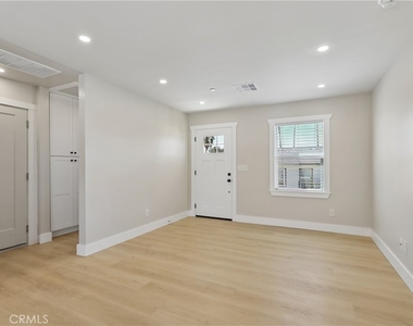 23 E Pine Street - Photo Thumbnail 3